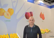 Ben Dor owner Seffi Ben Dor had multiple visitors who were interested in his pome fruit varieties developed in Israel.